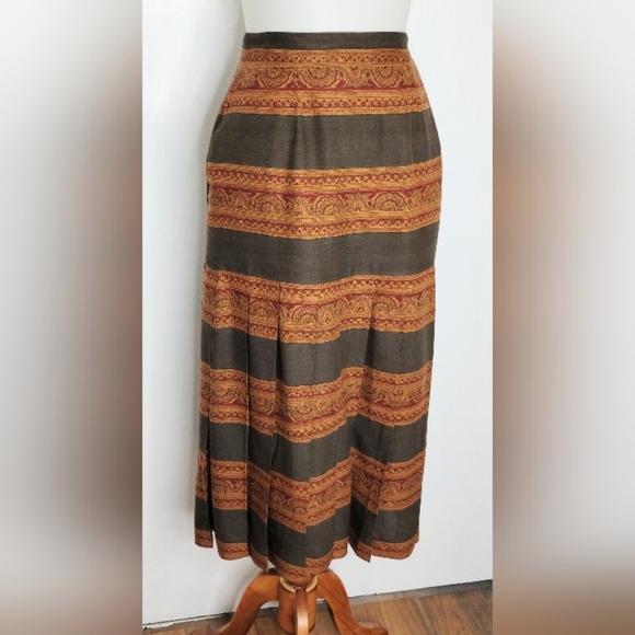 VINTAGE PLEATED RAYON SKIRT - Picture 3 of 8